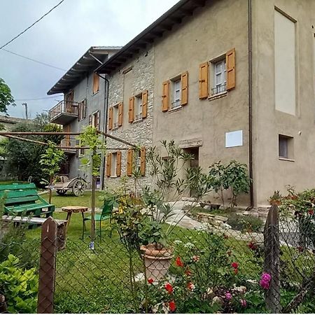 La Casa Di Lillia Hotell Castelnovo ne' Monti Exteriör bild
