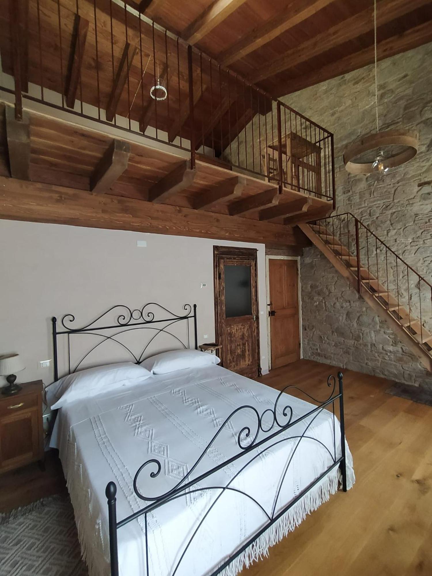 La Casa Di Lillia Hotell Castelnovo ne' Monti Exteriör bild