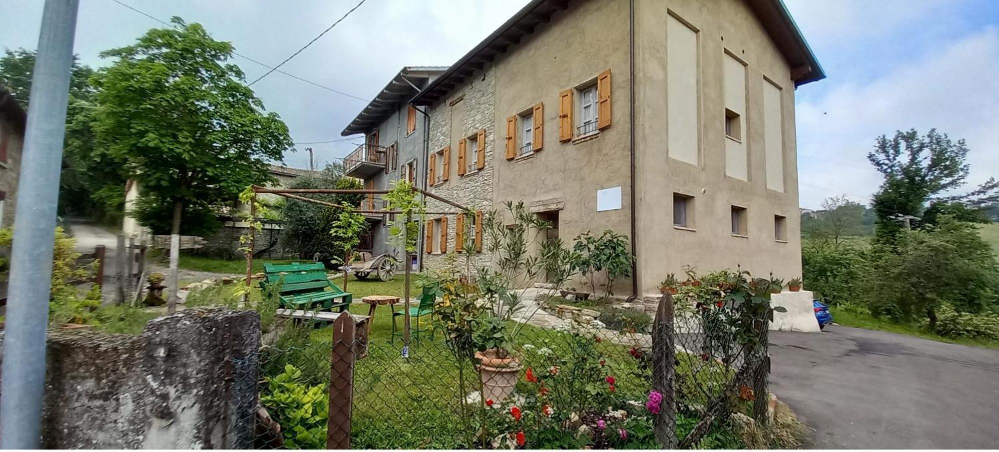 La Casa Di Lillia Hotell Castelnovo ne' Monti Exteriör bild