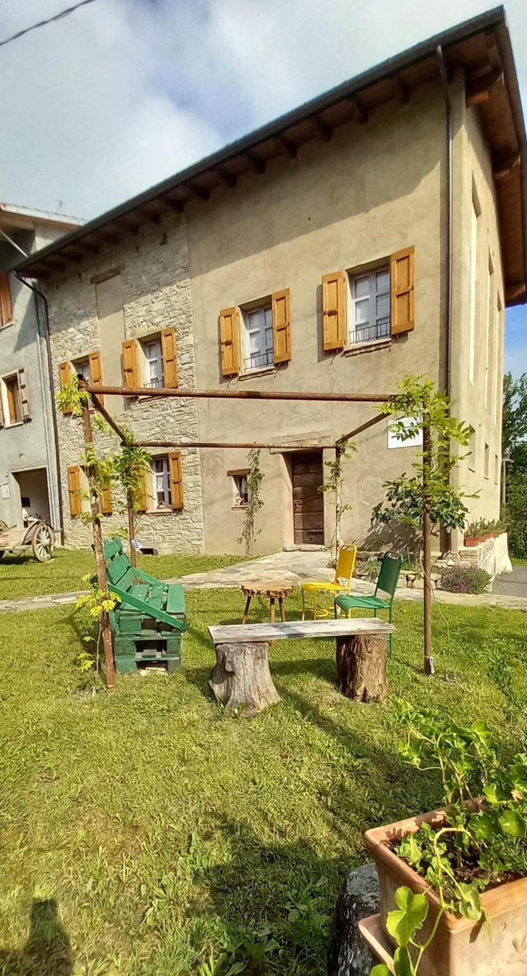 La Casa Di Lillia Hotell Castelnovo ne' Monti Exteriör bild